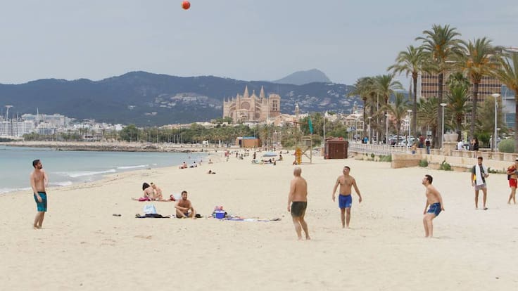 El sector turístico acusa al Gobierno de lanzar "mensajes contradictorios" sobre la reapertura de fronteras