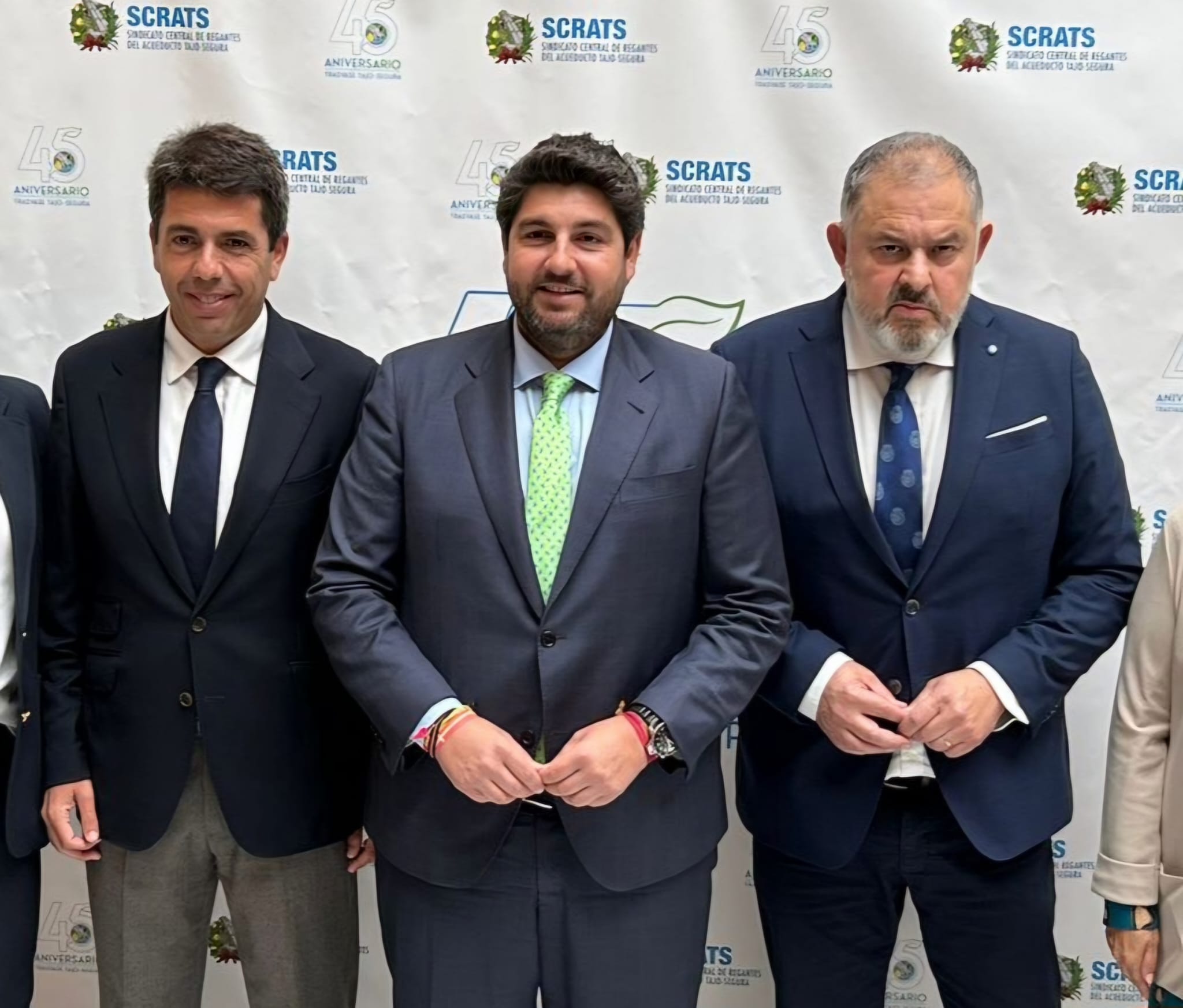 El presidente del SCRATS, Lucas Jiménez, el presidente de la Generalitat valenciana, Carlos Mazón y el presidente murciano, Fernando López Miras en el acto de celebración del 45 aniversario del SCRATS