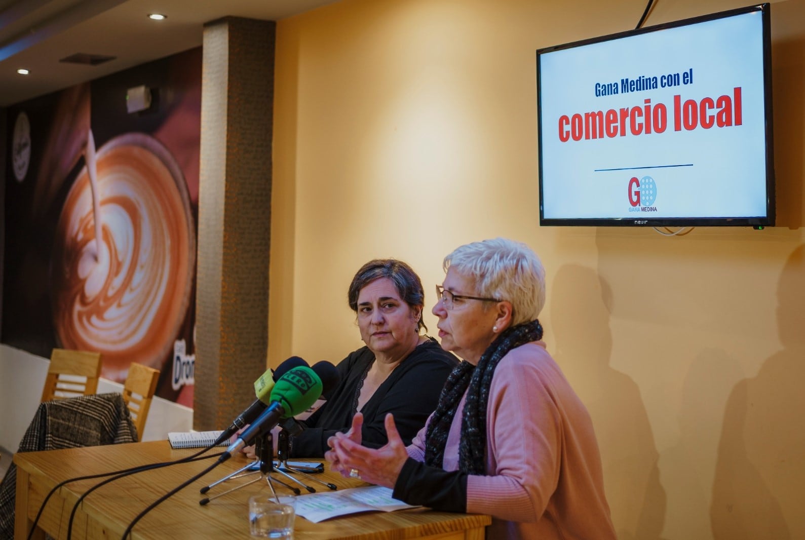 Mª Jesús Vázquez y Carmen Alonso analizan la situación del comercio medinense