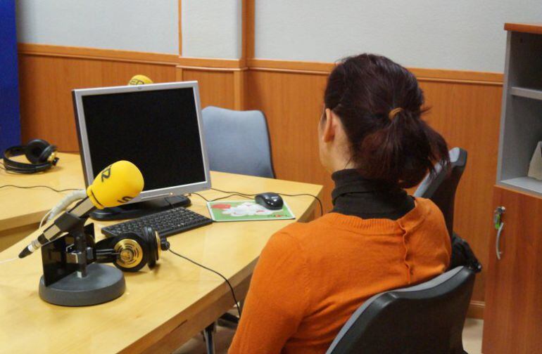 Ana (no es su nombre real) durante la entrevista en &#039;Hoy por Hoy Albacete