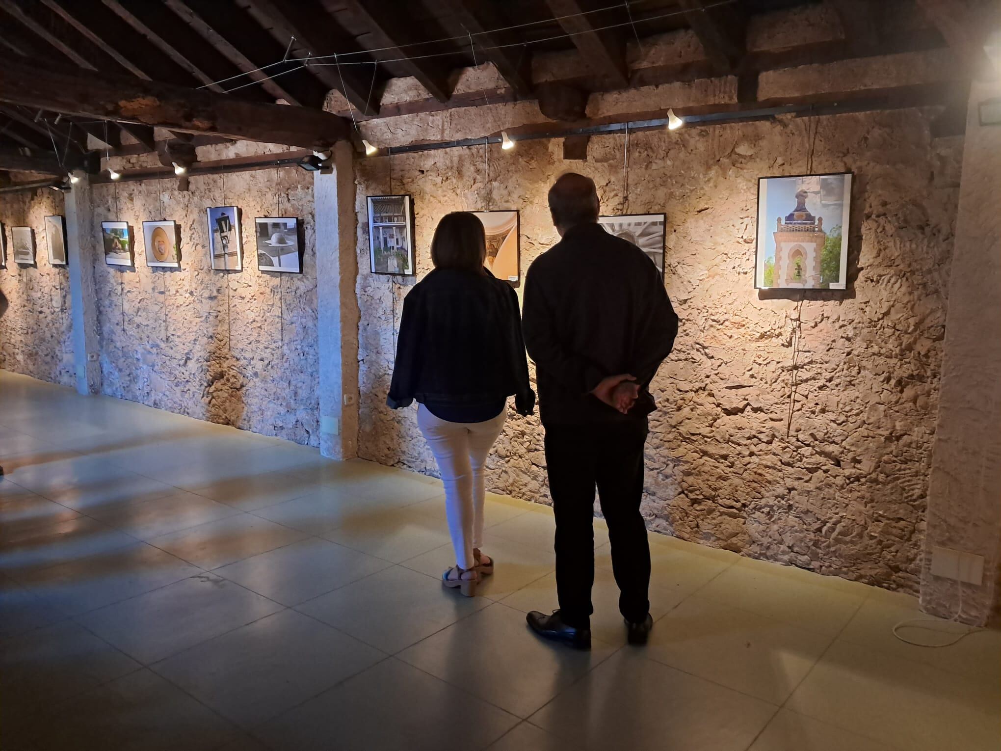 Vista de Sala de Exposiciones Domus Artis de El Toboso donde expone Kintafoto