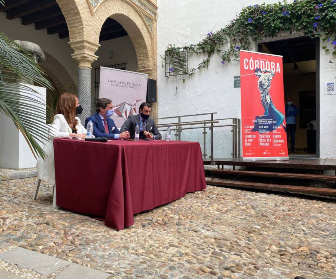 Imagen de la presentación de los carteles. 