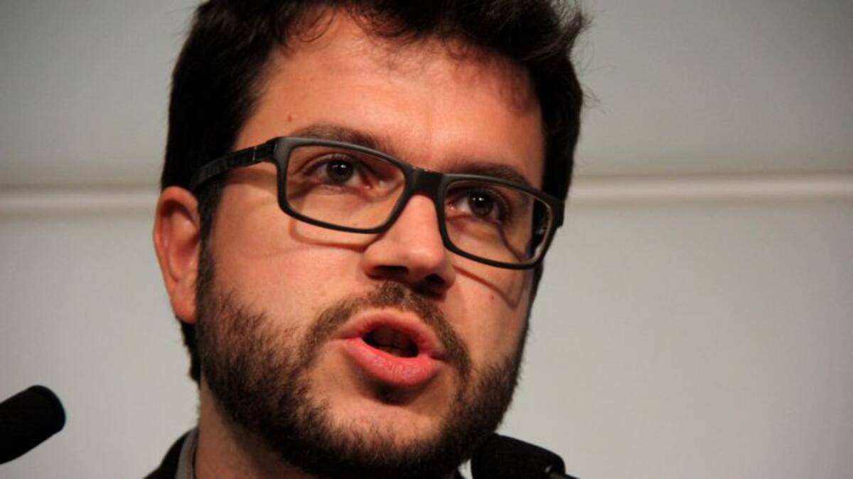 Esquerra dóna un respir a Mas