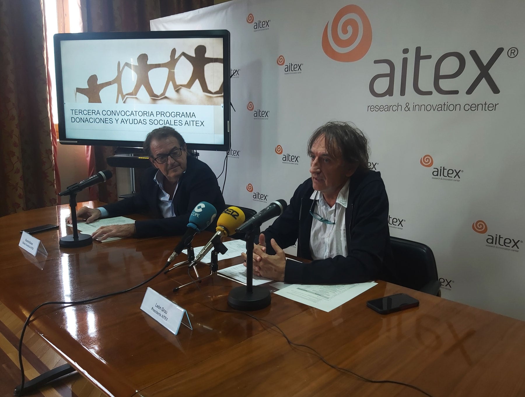 León Grau, presidente, y Vicente Blanes, director de AITEX, durante su comparecencia para dar a conocer a las entidades elegidas