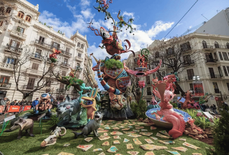 El papel de la Vall d'Albaida en las Fallas de València: monumentos, pirotecnia, música y arte