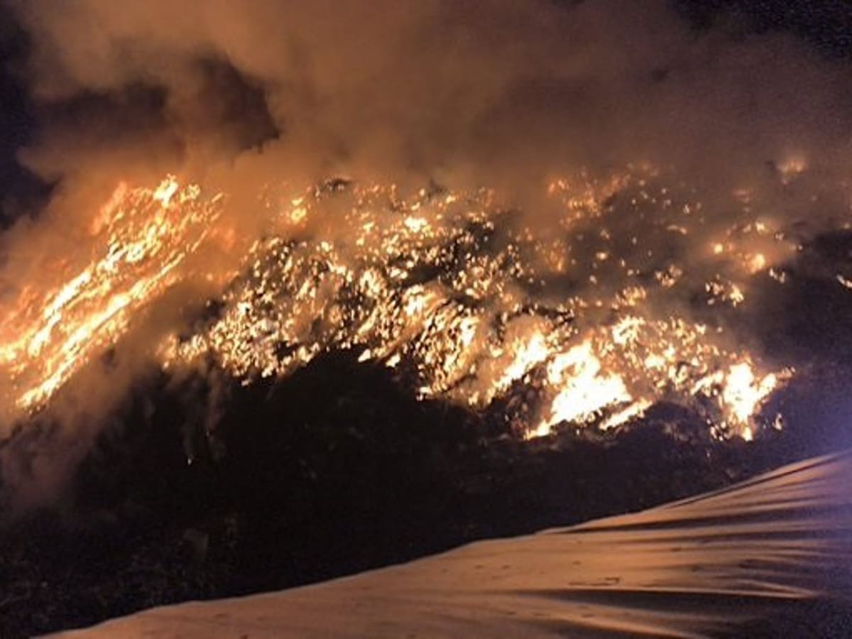 Incendio en un vertedero de Nájera
