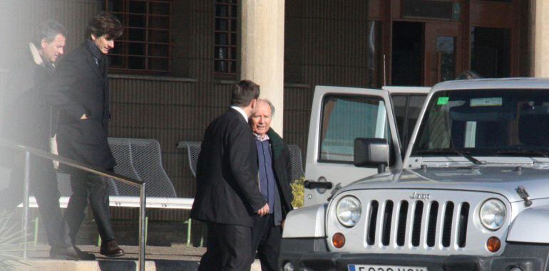 Un jutge revoca el tercer grau penitenciari a Josep Lluís Núñez i el seu fill per falta de penediment