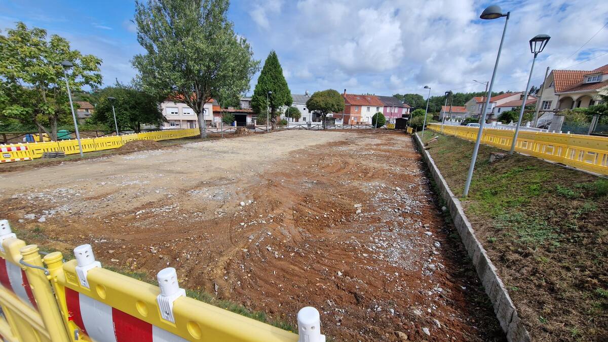 Carballo inicia a renovación dos parques infantís