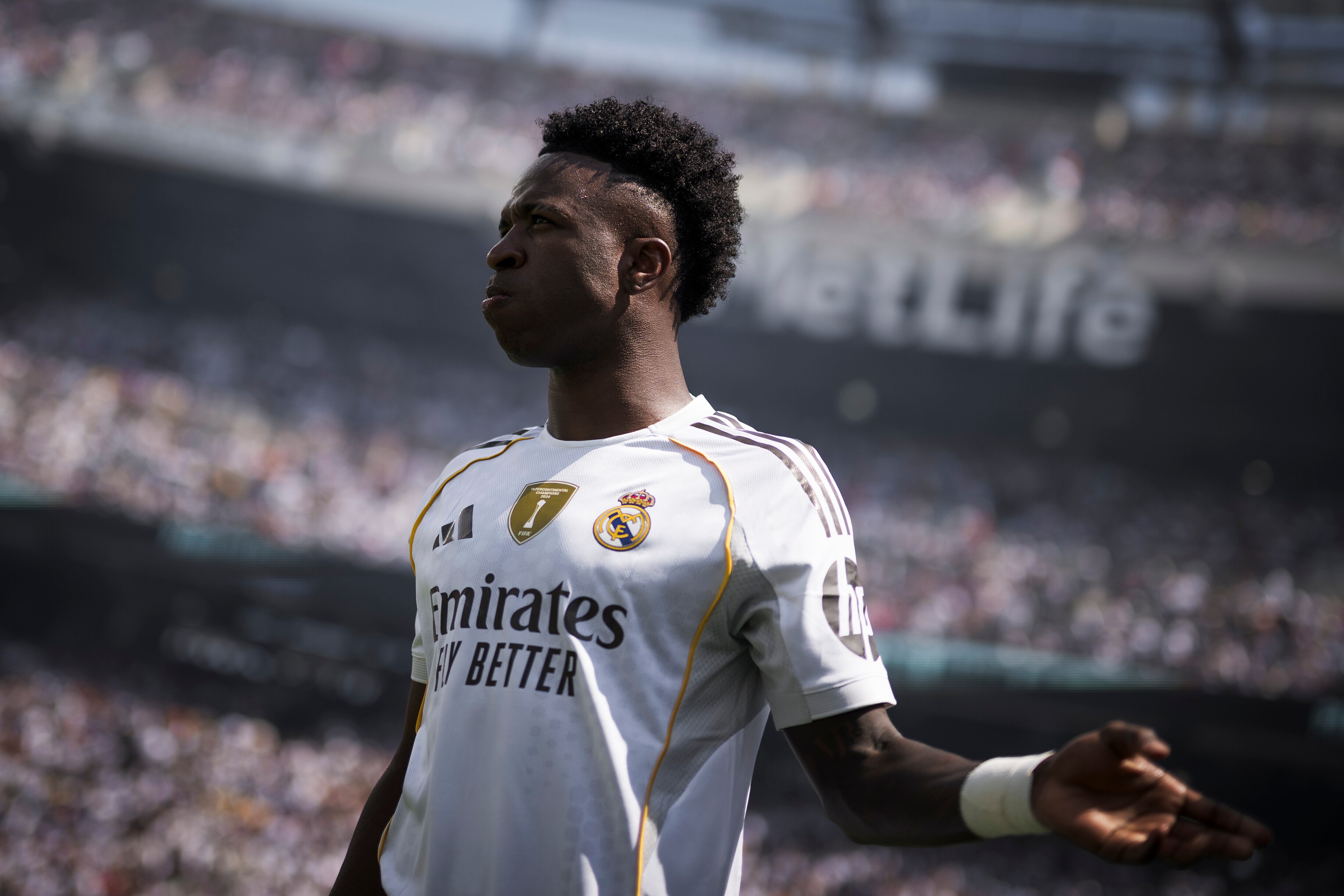 Vinicius pide equiparar su sueldo al de Kylian Mbappé para firmar la ampliación de su contrato con el Real Madrid