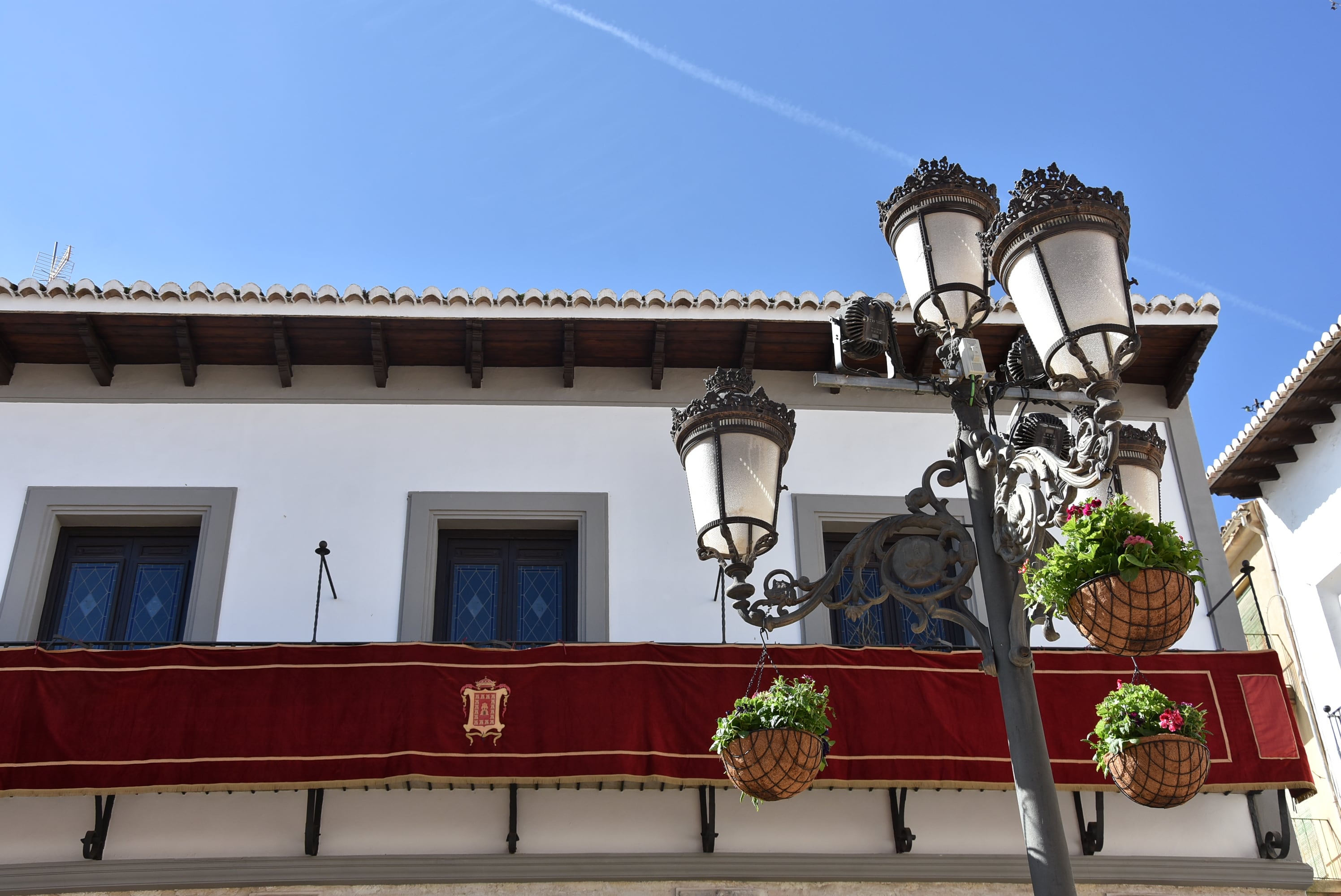 Decoración para la Semana Santa en Baza