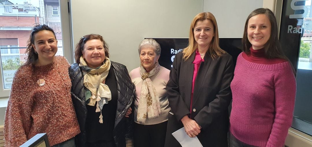 Itxaso Palacio , Juana Balmaseda, Milagros García Crespo, Teresa Laespada y Claudia Favela