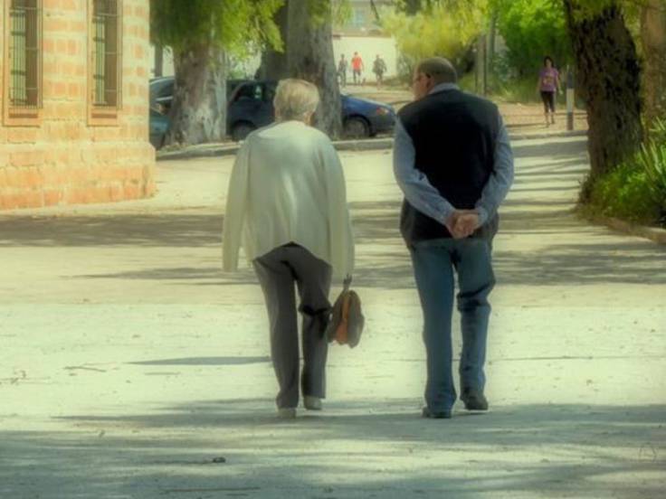 Foto portada del informe de conclusiones de la &quot;Mesa de Trabajo de Personas Mayores&quot;.