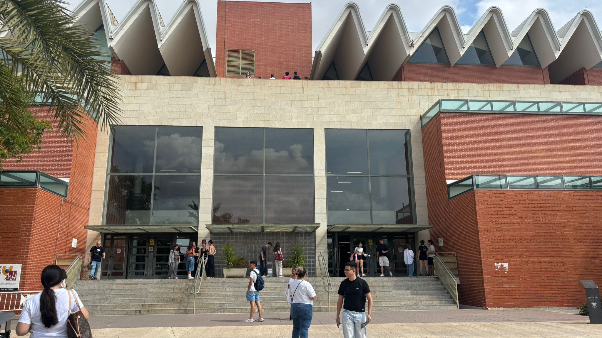 Imagen de archivo del Edificio Altabix de la UMH en junio de 2025
