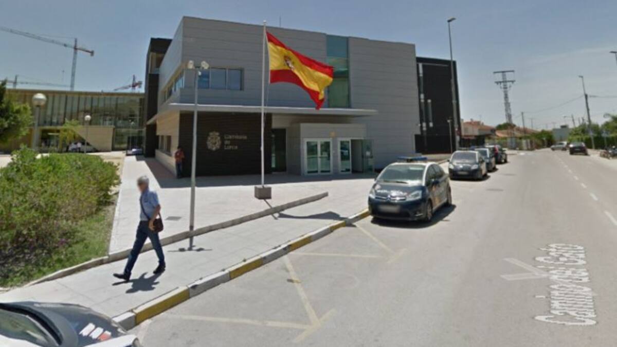 Detenido por insultar y agredir a una conocida para obligarla a cubrirse la cabeza con velo