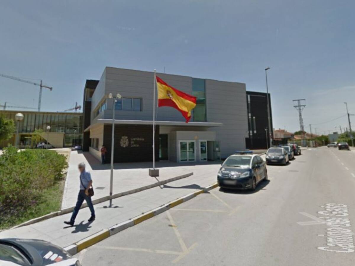 Detenido por insultar y agredir a una conocida para obligarla a cubrirse la cabeza con velo