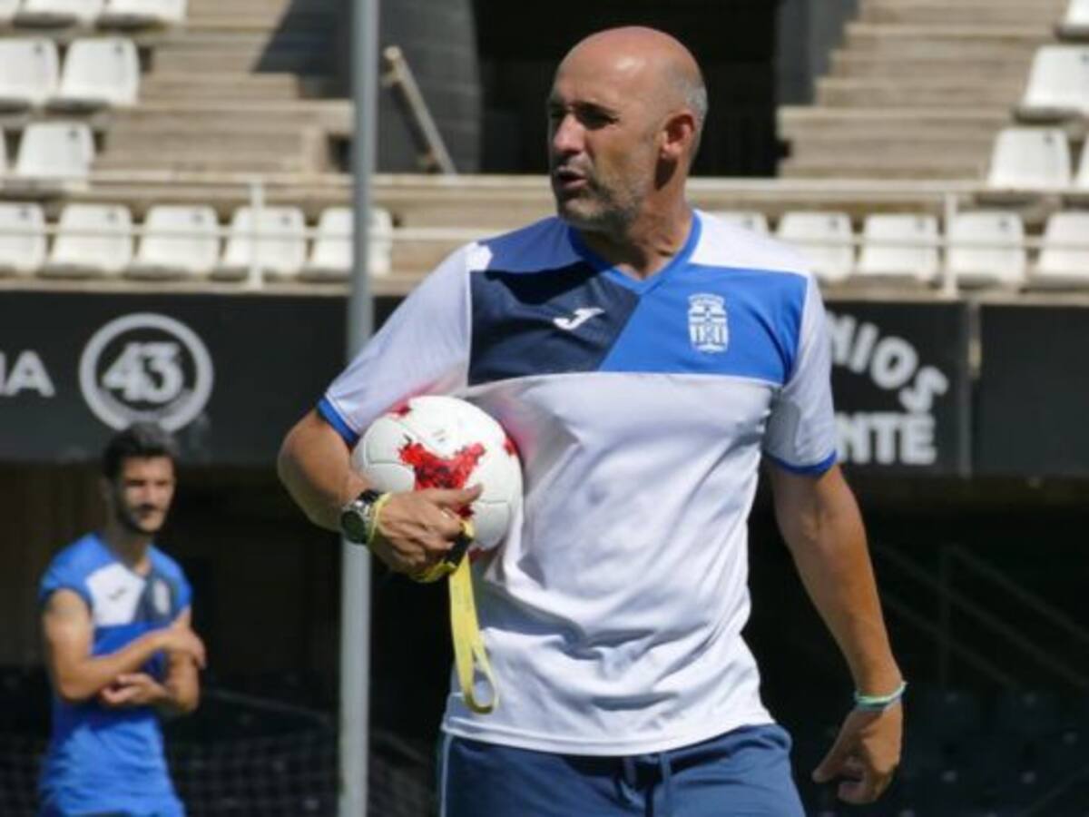 El Efesé hace oficial la marcha de Alberto Monteagudo del banquillo albinegro