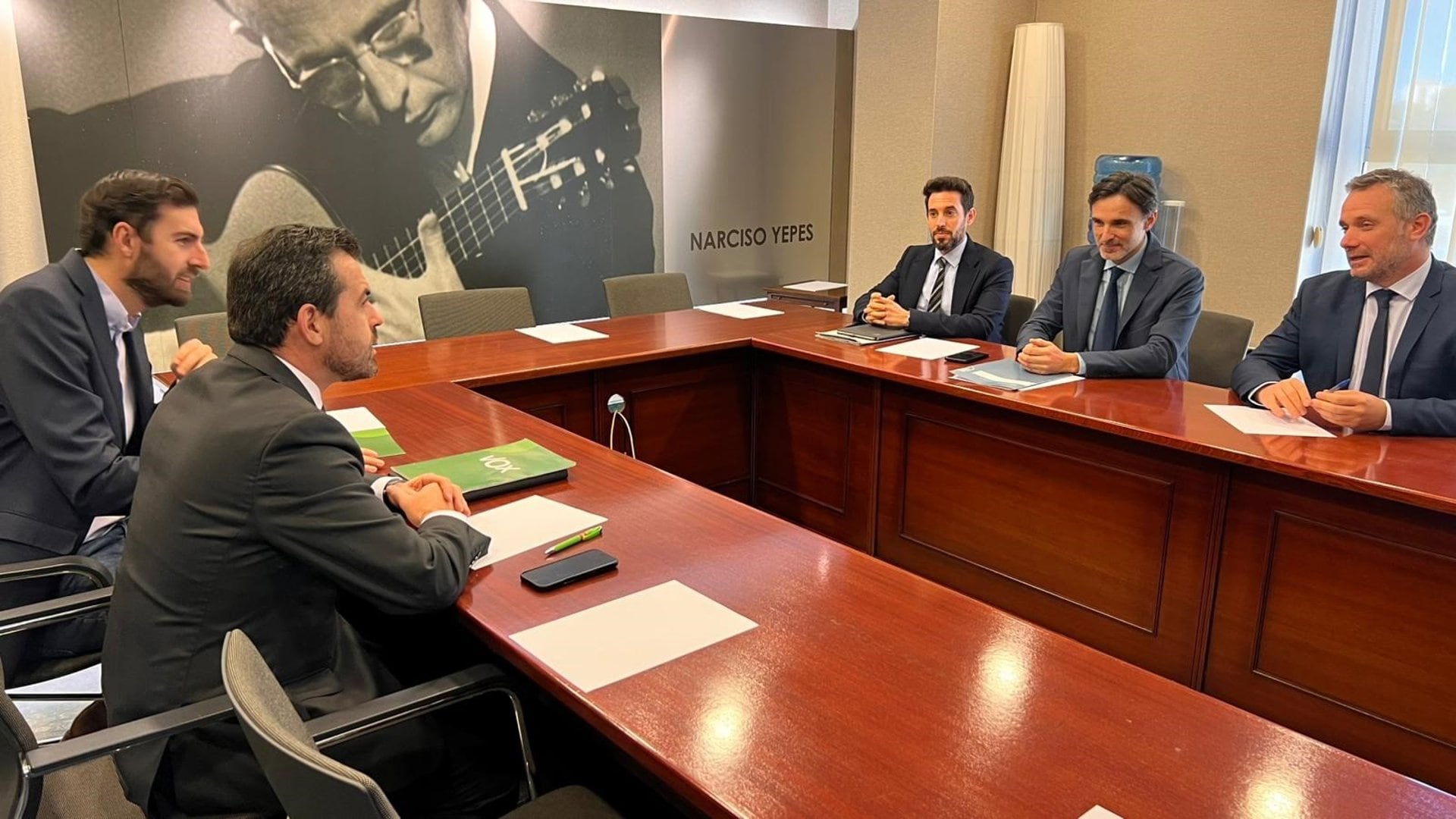 El consejero de Fomento, Jorge García Montoro, durante la reunión con el grupo parlamentario Vox dentro de la ronda de contactos del anteproyecto de Ley de Vivienda Asequible