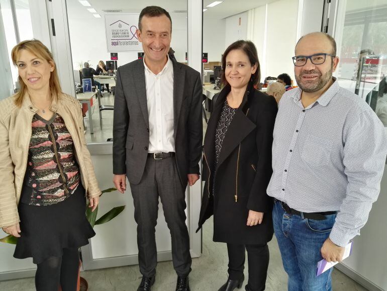 El alcalde y varios concejales en la OMAC de Francesc Cantó