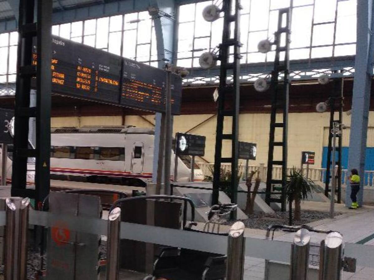 Personal de Renfe y Adif para hoy por un servicio "público y de calidad"