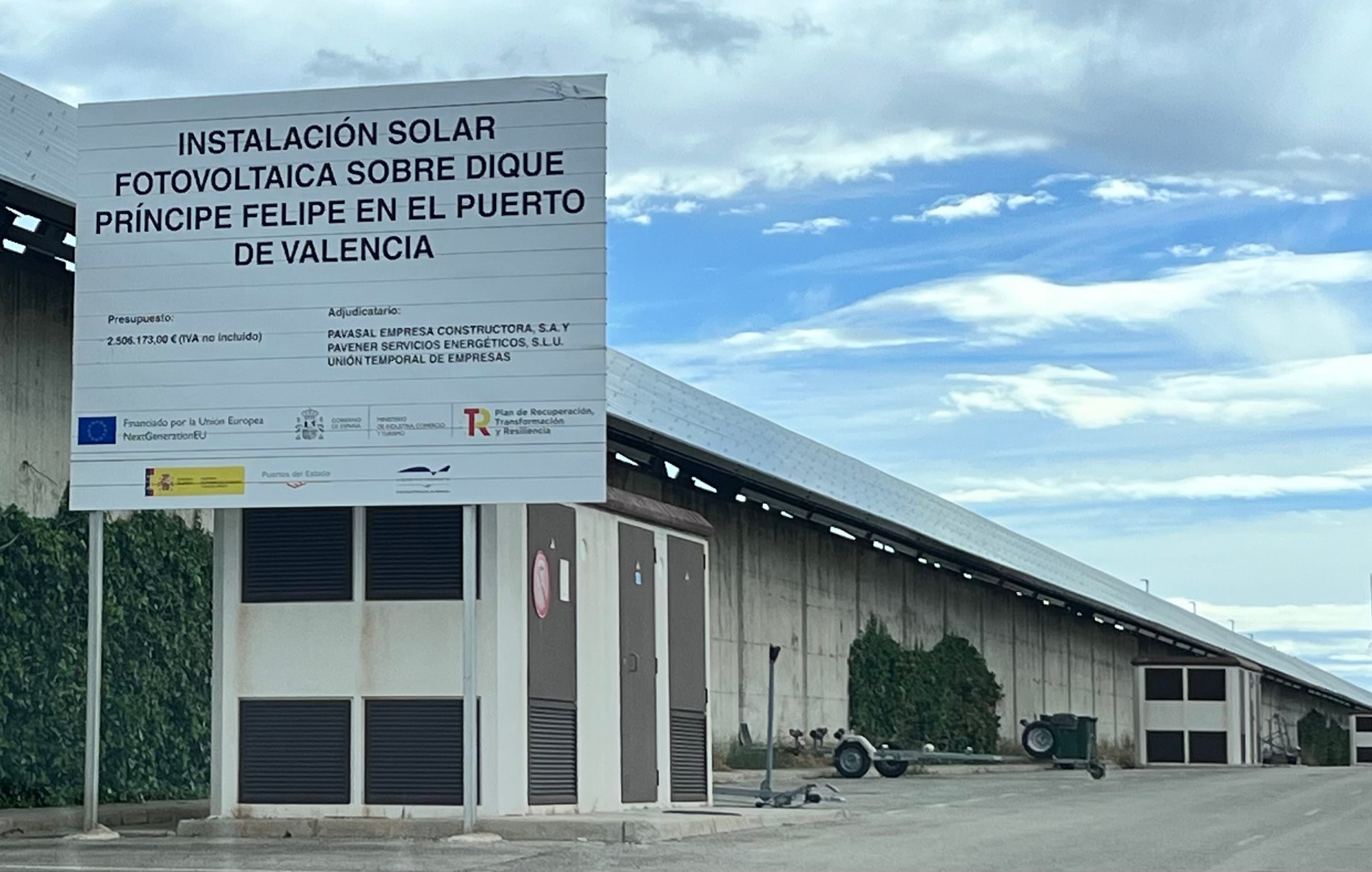 Planta fotovoltaica instalada sobre el dique Príncipe Felipe en el Puerto de València