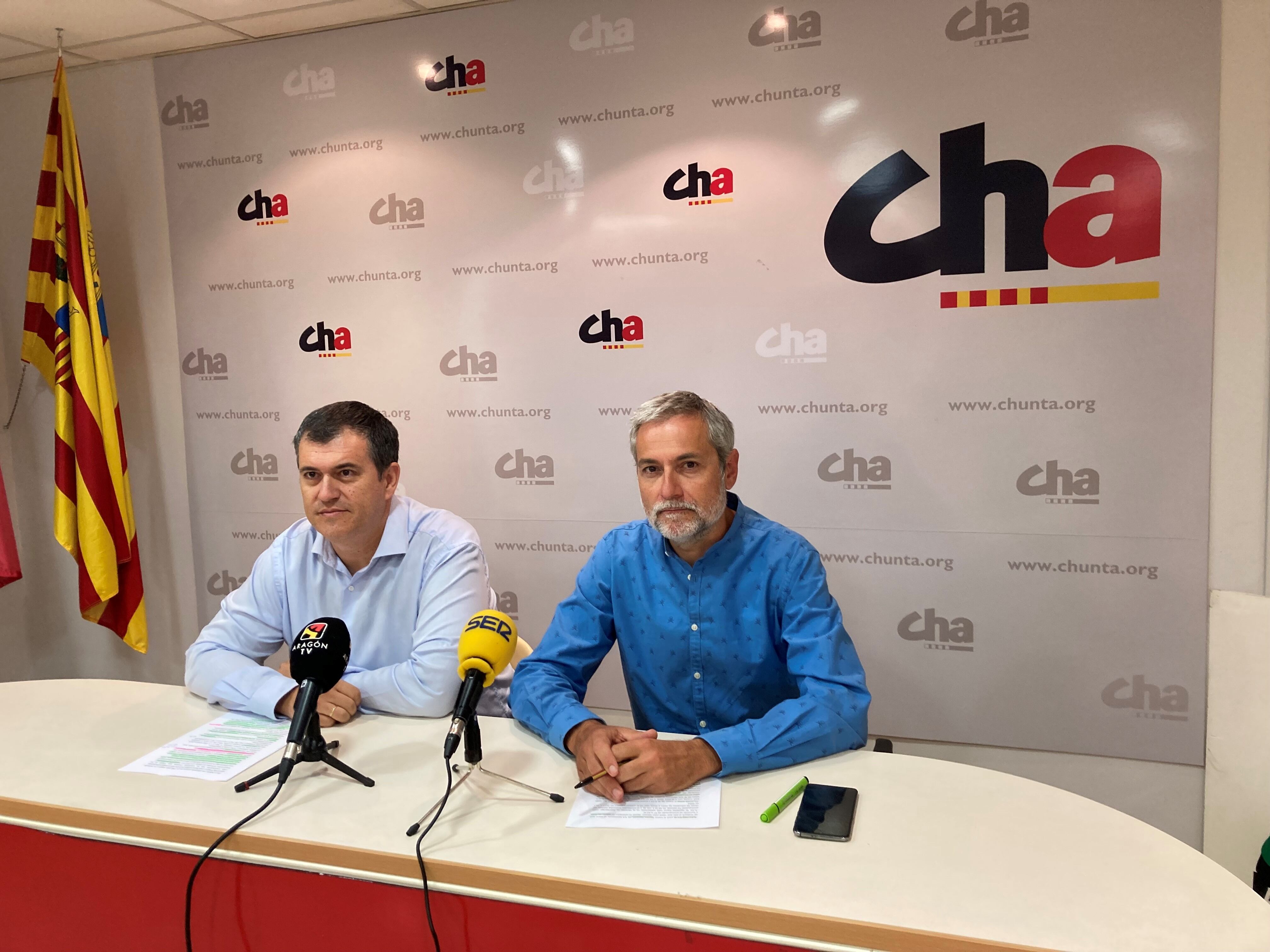 Joaquín Palacín y José Ramón Ceresuela de CHA en rueda de prensa