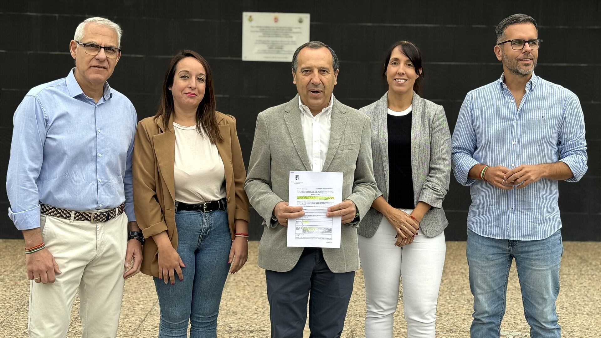 José Luis Ruiz Espejo junto a Noemí Escobar, María José González, Francisco Calderón y Pedro Doblado