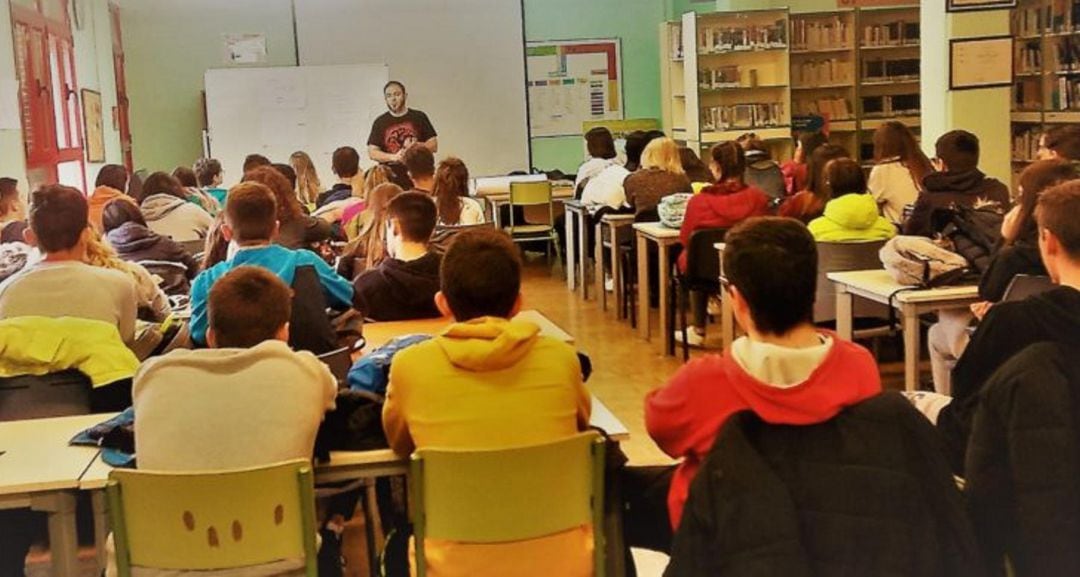 Jóvenes del IES Marqués de Lozoya participan en una jornada del programa &#039;Empleaté en la Tierra de Pinares&#039;. 