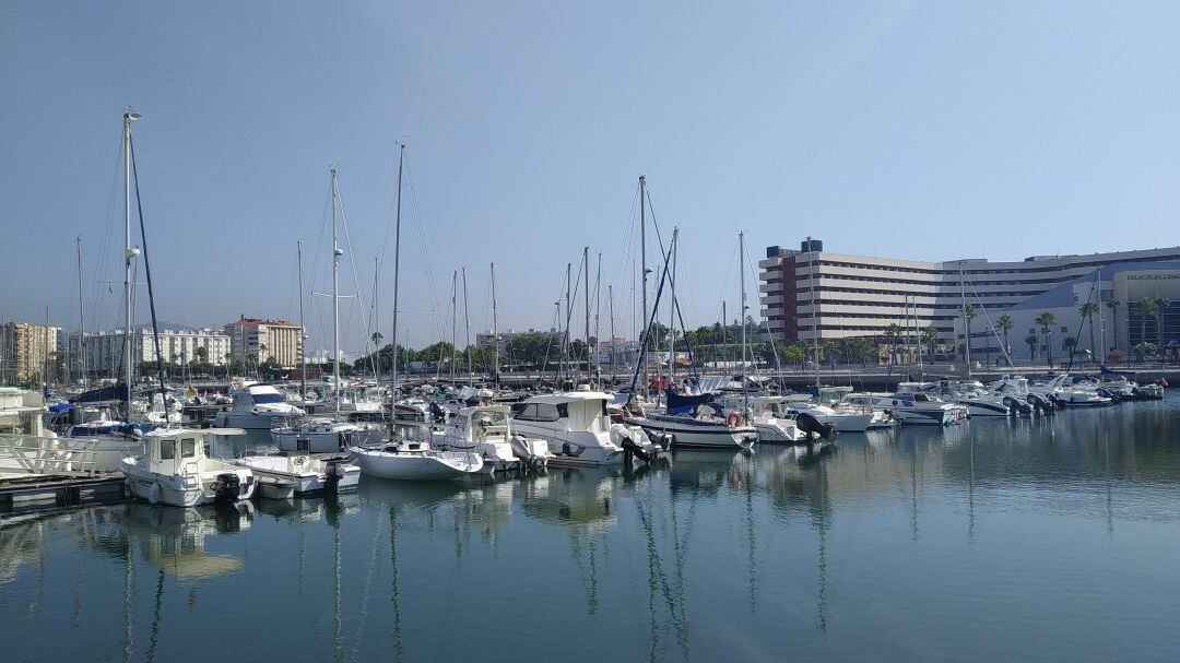 Imagen tomada desde el Puerto Deportivo Alcaidesa Marina en La Línea de la Concepción.