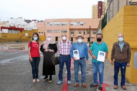 Convocantes de la manifestación por el arreglo del muro del CEIP Campo de Gibraltar