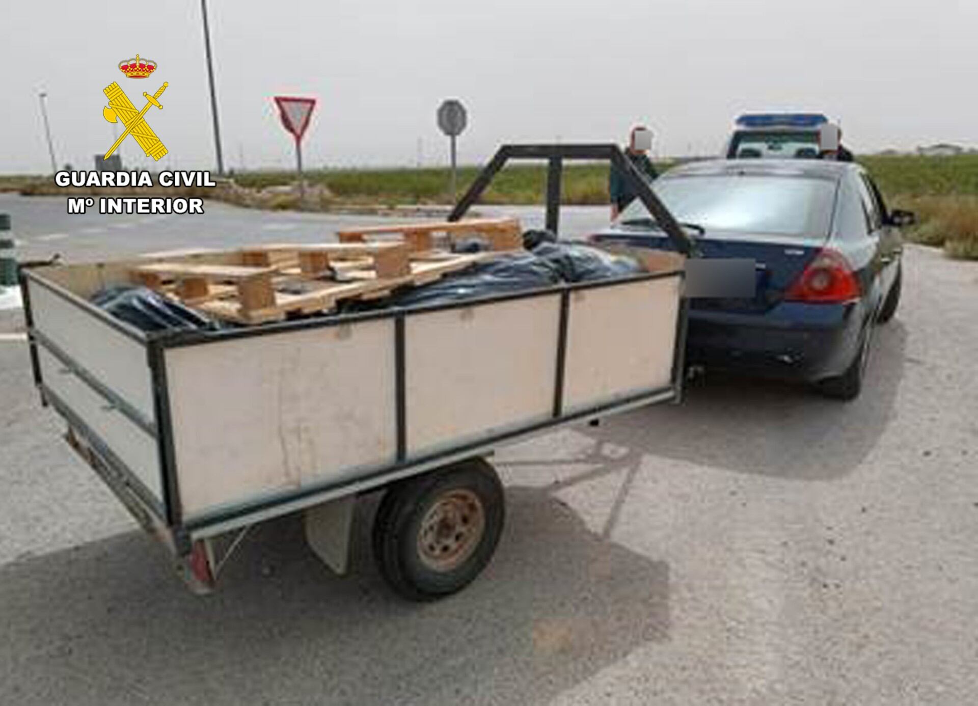 La Guardia Civil sorprende a dos personas transportando más de 100 kilos de marihuana en Torre Pacheco