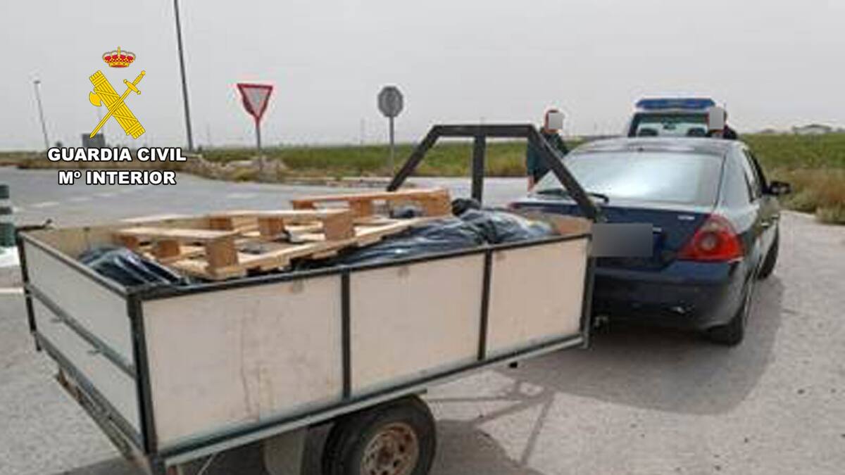 Detenidas dos personas por transportar 100 kilos de marihuana en un coche en Torre Pacheco