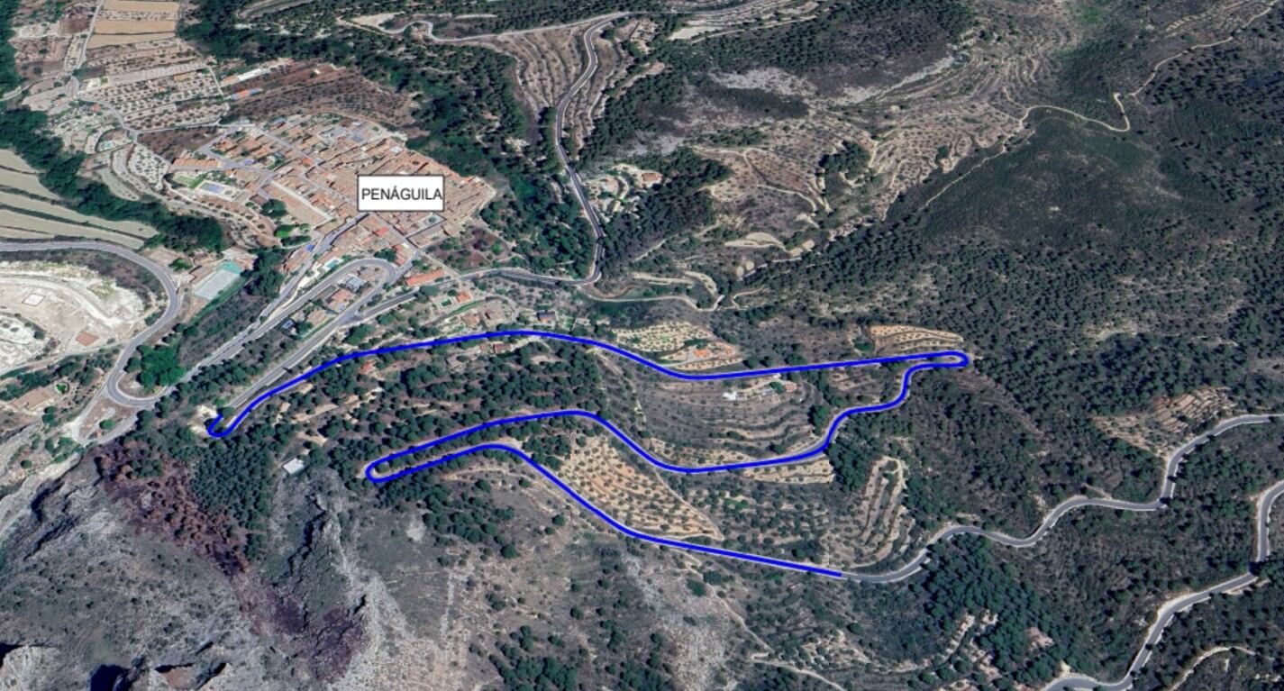 Una actuación de mejora será la adecuación de la plataforma y refuerzo del firme en la CV-785 (señalizada en azul), cerca de Penàguila.
