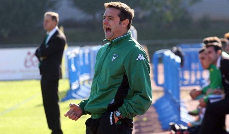 Julio Cobos durante un partido con el Villanovense