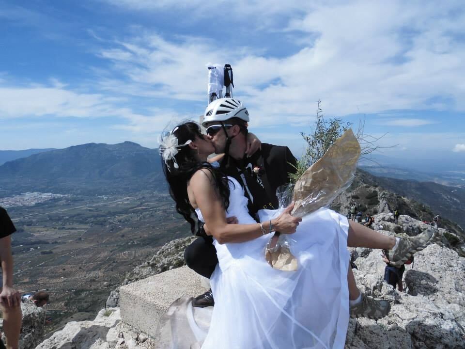 El día de su boda con Gussi en 2013 en la cima del Benicadell