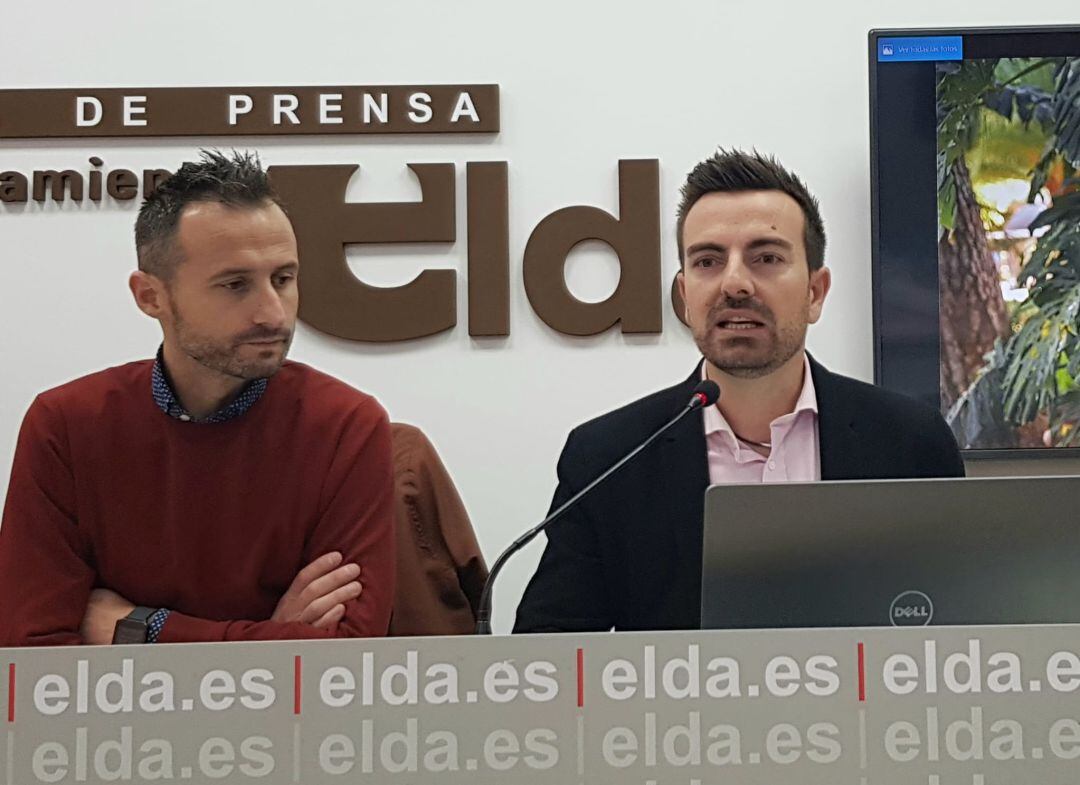 Fernando Gómez (D), edil de Deportes de Elda, con el coordinador de la Concejalía, Chema Martínez