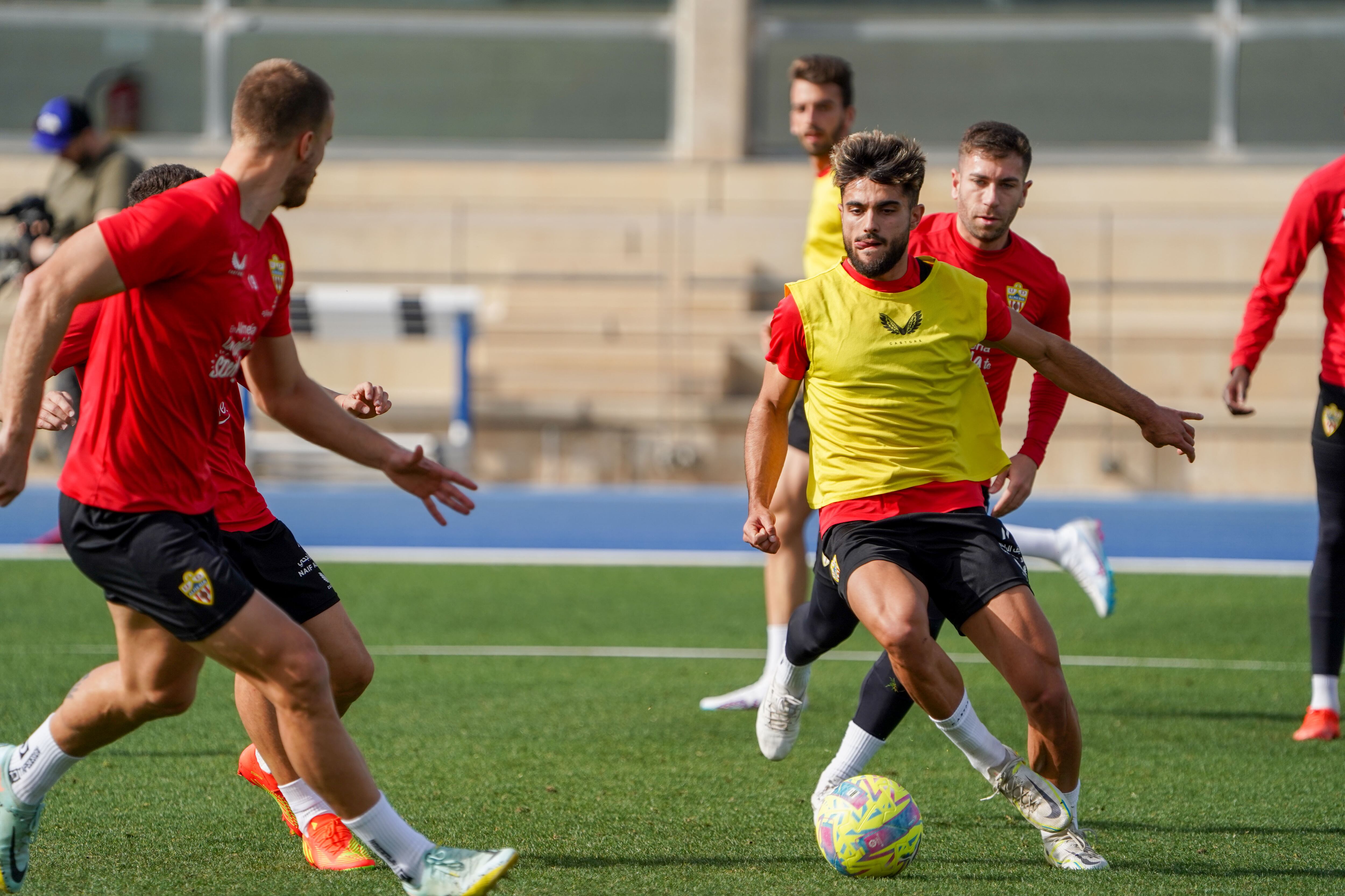 Arnau Puigmal nació en Barcelona y jugó en las bases del Espanyol.