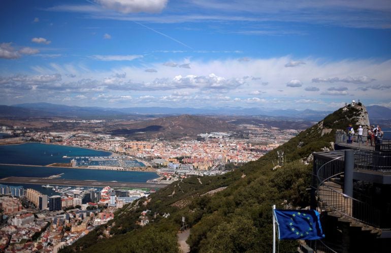 Gibraltar con La Línea al fondo