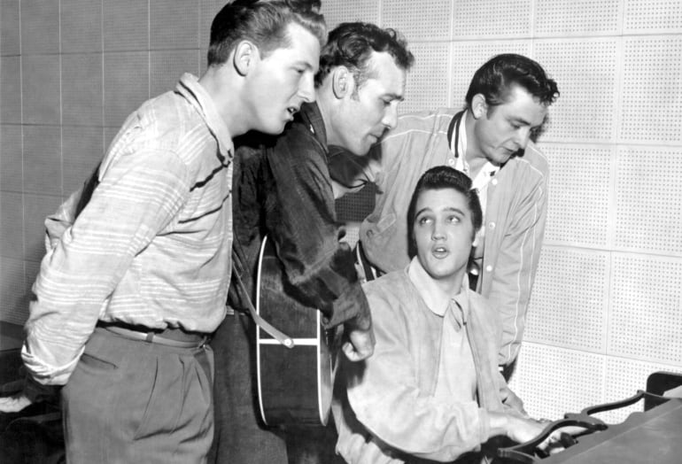 Jerry Lee Lewis, Carl Perkins, Elvis Presley y Johnny Cash en el estudio de Sun Records en Memphis el 4 de diciembre de 1956