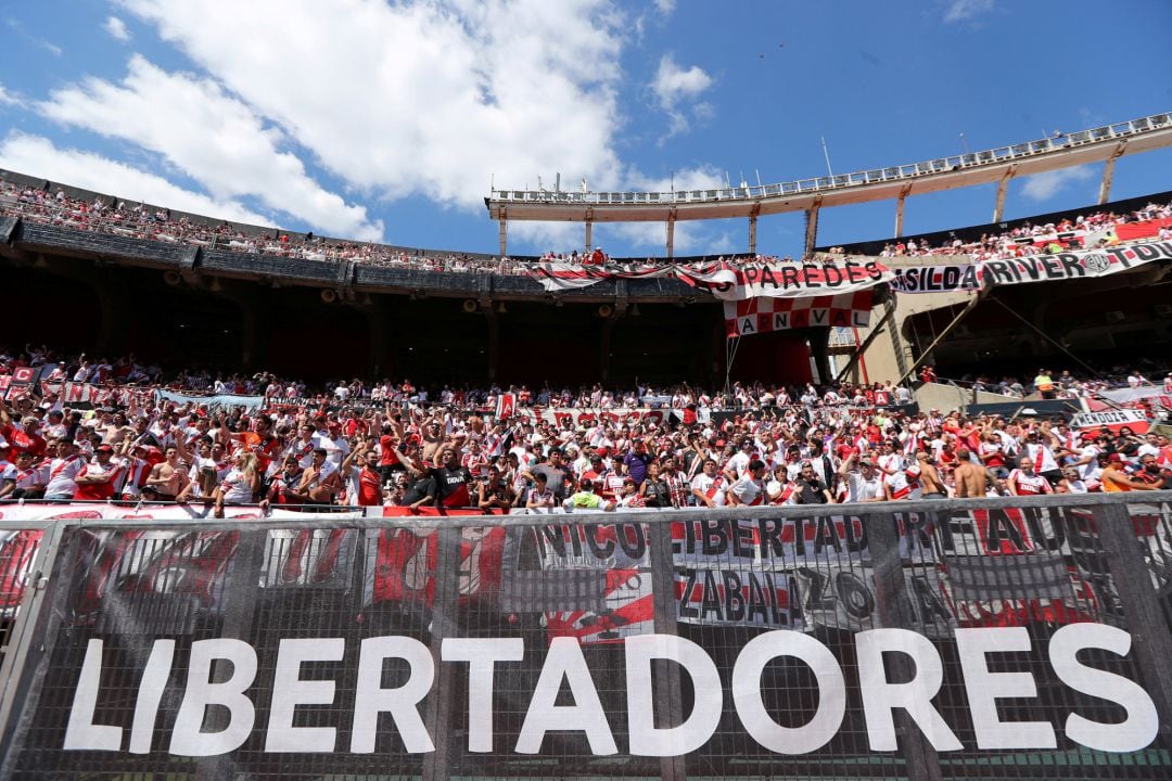 Aficionados del River Plate durante el partido de ida. 