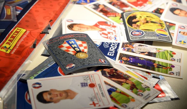 Las colecciones de cromos de fútbol son un clásico de la infancia