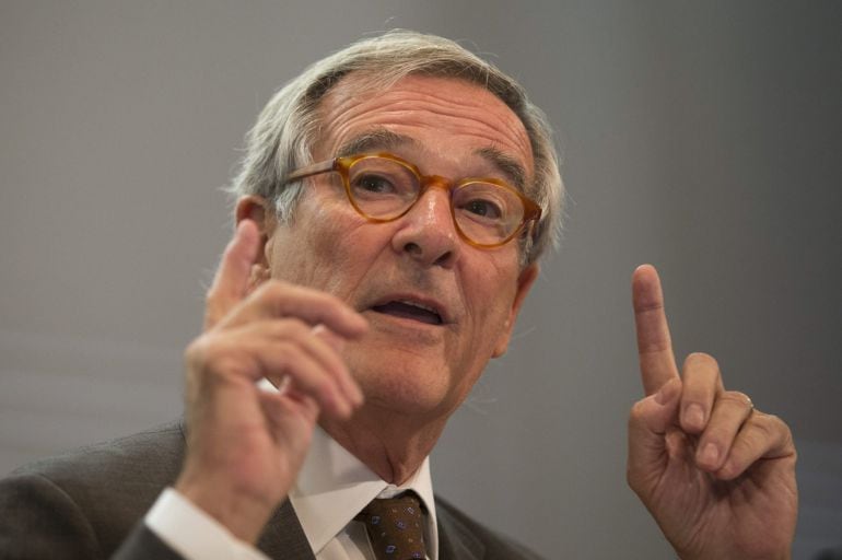 GRA103. BARCELONA, 27/10/2014.- El alcalde de Barcelona, Xavier Trias, durante una rueda de prensa que ha ofrecido hoy, en la que ha negado tener dinero oculto en Andorra, tal y como informa el diario El Mundo, y ha anunciado que se querellará hoy mismo contra esta cabecera por publicar lo que considera "la falsedad más grande" que ha escuchado en su vida. EFE/Alejandro García