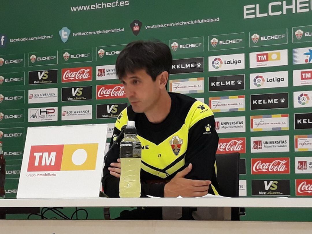 Pacheta en la Sala de Prensa del Elche CF