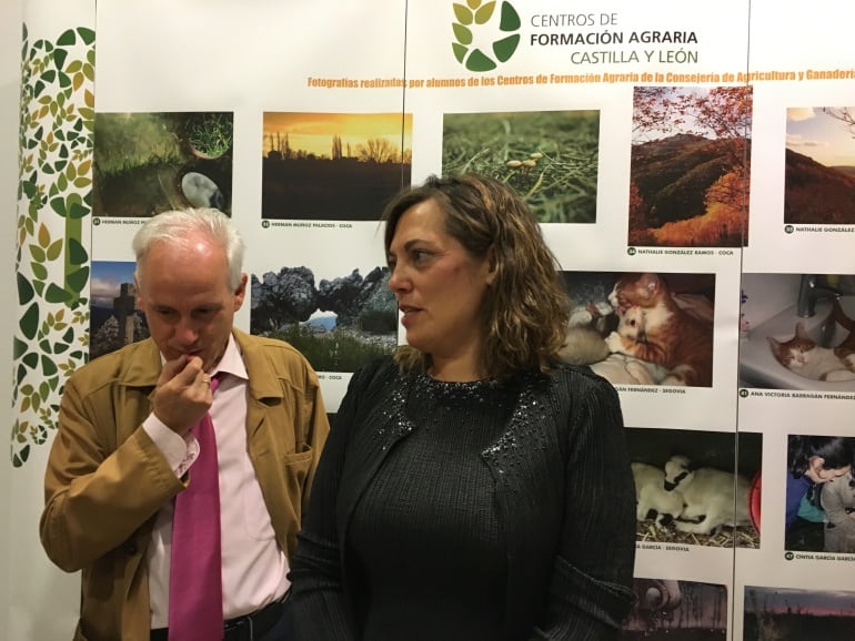 Milagros Marcos, consejera de Agricultura y Ganadería, junto al delegado territorial de la Junta, Luis Domingo González