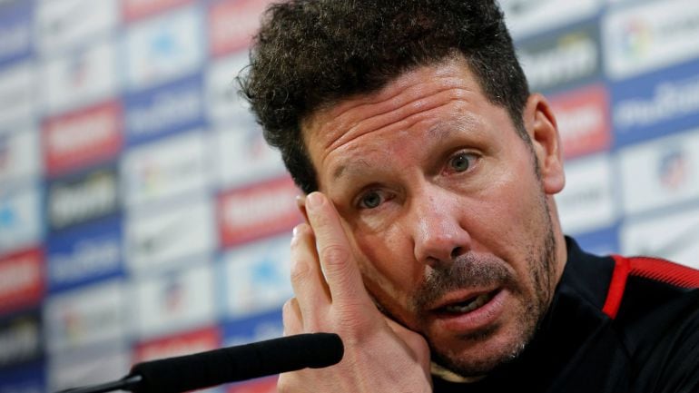 Simeone, pensativo en sala de prensa