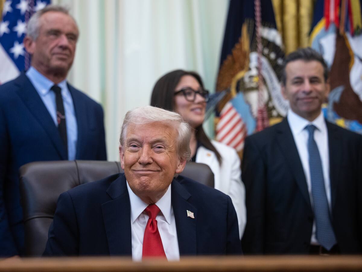 Trump se reunirá con Xi Jinping en dos semanas y admite que imponer un arancel del 100% no es "sostenible"