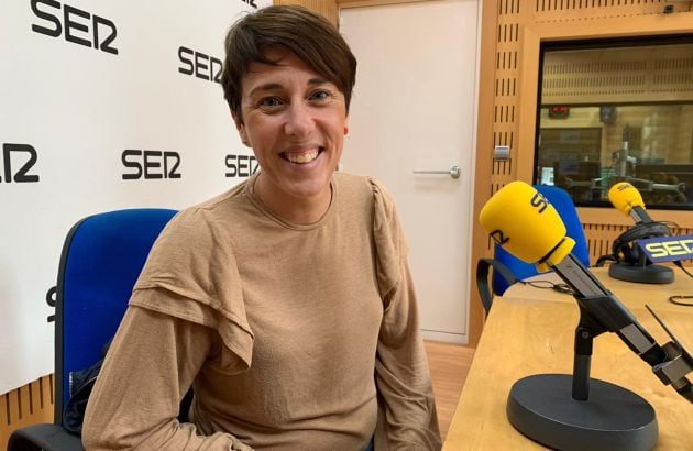 La enfermera Carolina Cánovas en los estudios de Radio Murcia