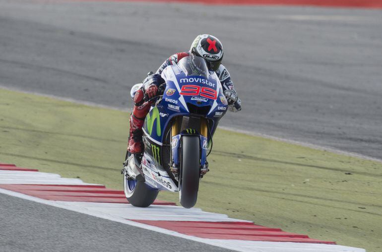 NORTHAMPTON, ENGLAND - AUGUST 29:  Jorge Lorenzo of Spain and Movistar Yamaha MotoGP  lifts the front wheel during the qualifying practice during MotoGp Of Great Britain - Qualifying at Silverstone Circuit on August 29, 2015 in Northampton, United Kingdom.  (Photo by Mirco Lazzari gp/Getty Images)