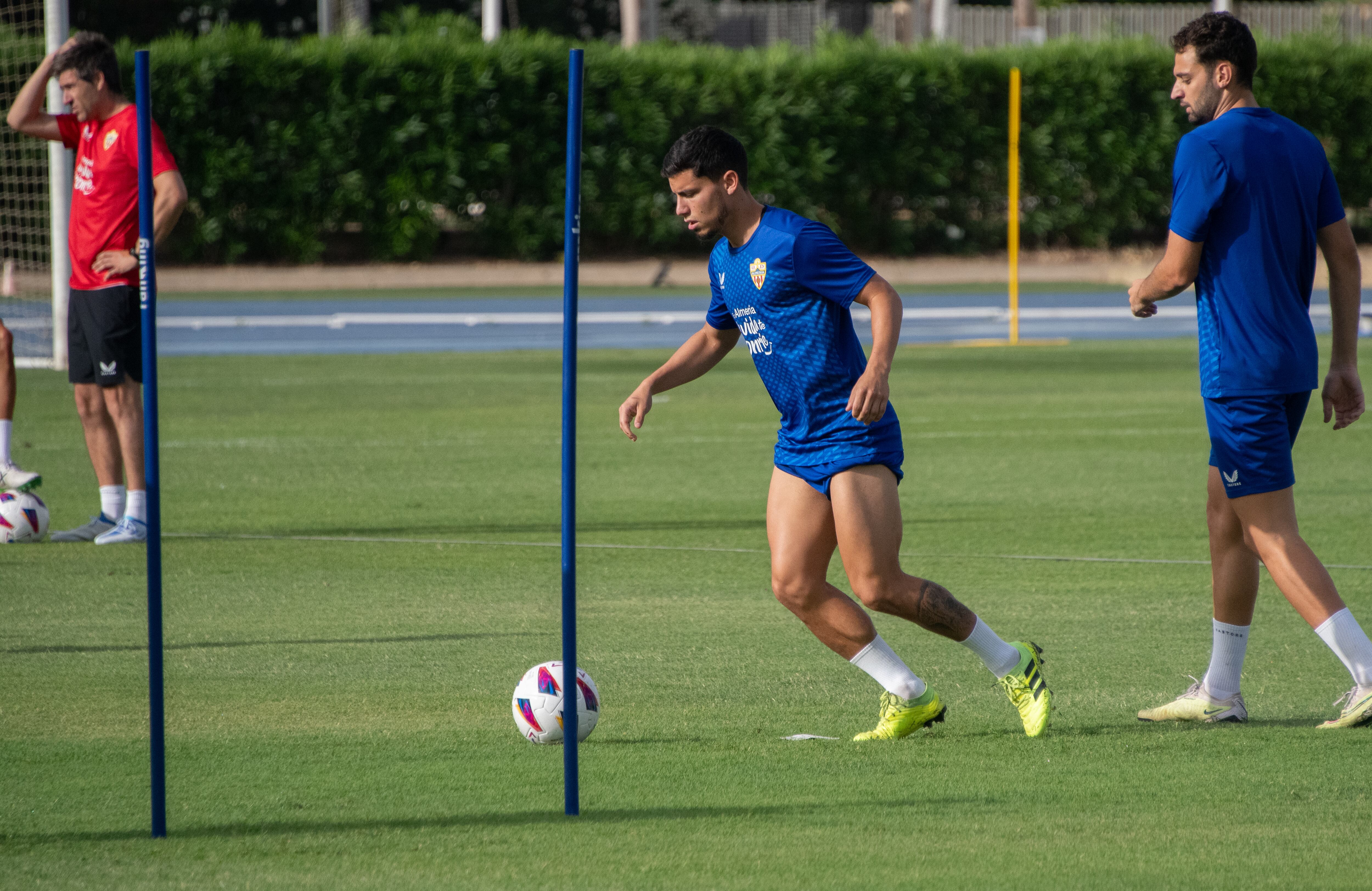 Robertone ha empezado a trabajar con la UD Almería.