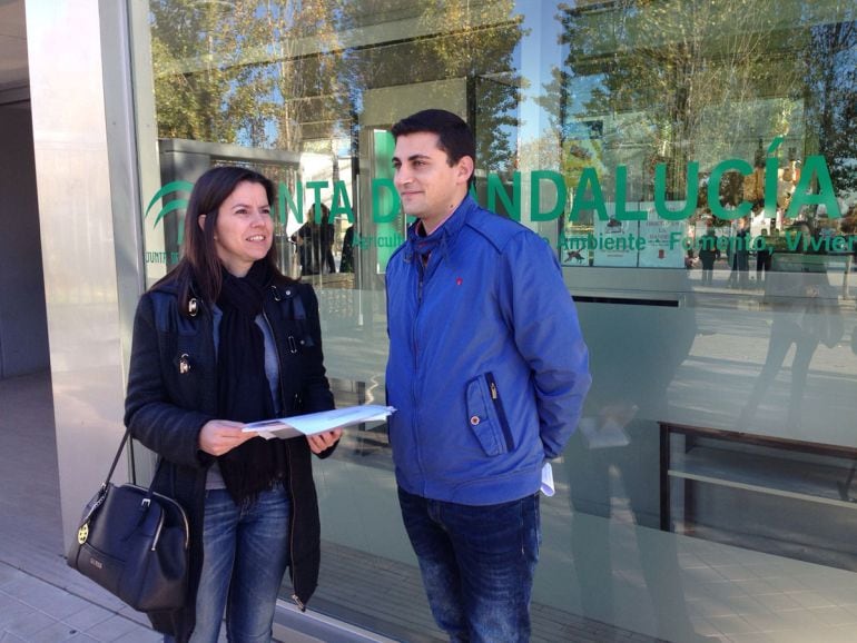 Acto ante una de las sedes de la Junta en Granada de los populares Ana Vanessa García y Rafael Caracuel