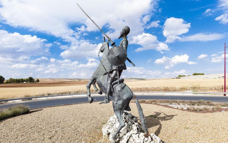 Escultura de don Quijote en Campo de Criptana, 2014.